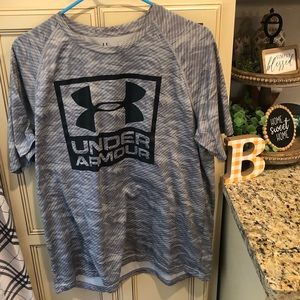 Men’s Under Armour large shirt